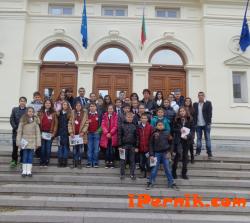 5 “а” клас от ОУ „Св. Иван Рилски” в Перник посети Парламента 12_1418023101