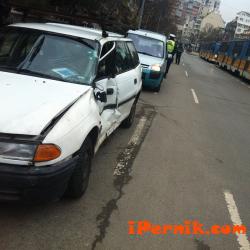 Трамвай и лека кола катастрофираха на Витошка 12_1418306123