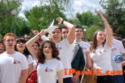 Предлагат на абитуриентите в Перник да облекат бели тениски на бала 03_1425536939