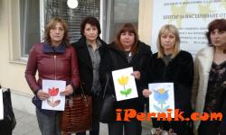 Жените от ГЕРБ в Перник подариха продукти на Центъра за настаняване от семеен тип 03_1425551135