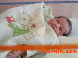 Чужденци купуват български бебета за 3 000 евро 03_1426339221
