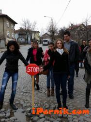 Младежкото БСП от цяла Югозападна България в подкрепа на  кв. „Ралица” 03_1427115375