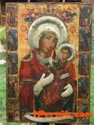 Чужденци посещават икона в Роженския манастир 04_1428499384