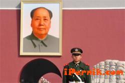 Китаец ще лежи 14 месеца в затвора, опръскал с мастило портрета на Мао Дзедун 04_1429709805