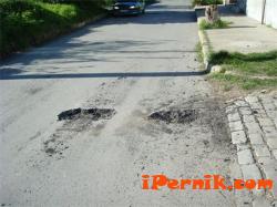 Роми разбиха нова улица в Русе с кирки и лопати 04_1429948334
