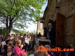 Помолиха се за децата от СОУ “Св. Св. Кирил и Методий” 05_1430976819
