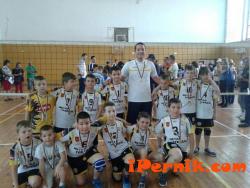 Най-малките волейболисти от Перник спечелиха сребърни медали 05_1432358891