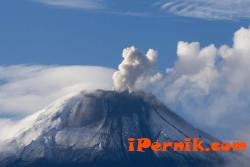 Евакуират хора заради вулкан в Индонезия 06_1433397120