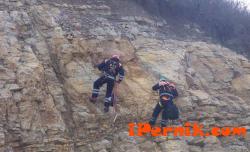 Алпинисти подмениха предпазните мрежи  в местността "Кървавото" 06_1435560008