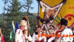 Самодейци от пернишко показаха традициите от областта в Копривщица 08_1439188605