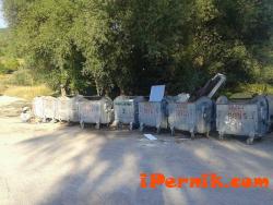 В пернишкото село Рударци хората изхвърлят боклука си на улицата 09_1441097945
