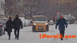 Непочистените и заледени тротоари и улици препълниха "Пирогов" 01_1453972470