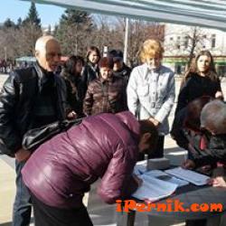 Перничани дадоха гласа си за референдума на Слави 02_1455528096