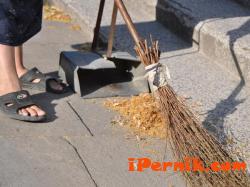 Безработни младежи започнаха работа към Община Дупница 02_1456238050