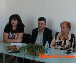 Четиримата общински съветници в Перник заделят по 25% от заплатите си за хора в нужда 02_1456299543