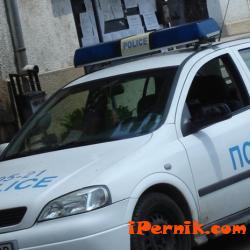 Пернишки полицаи задържаха момче и момиче за притежаване на наркотични вещества 05_1463894116