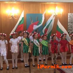 Деца от Брезник посетиха парламента 05_1463917486