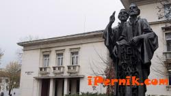 В Перник събират подписка за изграждането на паметник на Кирил и Методий 05_1464102243