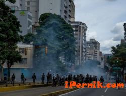 Във Венецуела се бият за храна 06_1465014077