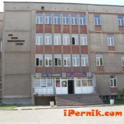 Дипломите от Професионалната гимназия по икономика в Перник не се бавят 06_1466833851