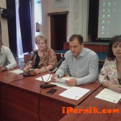 Гражданите не присъстваха на общественото обсъждане на програмата за финансово стабилизиране на община Перник 08_1471928571