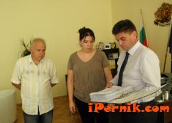 Връчиха подписката на пострадалите от земетресението на областният управител 