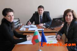 Зам. областния управител на Перник Радослав Йорданов на среща с консултанти 