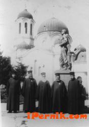 Свещеници в Перник през 30-те години на 20-ти век