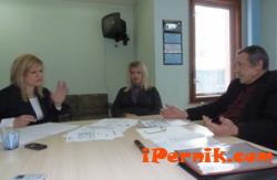 Соколова на среща с директори- снимка: ГЕРБ-Перник