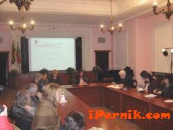 Кметът на Община Перник Росица Янакиева представи проекто-бюджета за 2012г.