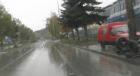 Дъждът пълни ремонтирана улица