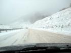 Снегът затрупа магистралата