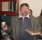 Д-р Виктор Банов подари стара църковна утвар на музея в Перник