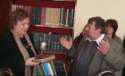 Д-р Виктор Банов подари стара църковна утвар на музея в Перник