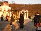 На Великден в манастира над Гигинци