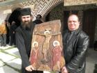 Бисер Боянов връчи в дар на Гигинския манастир две Разпятия
