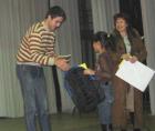 ГЕРБ и БСП раздаваха подаръци на ромски деца